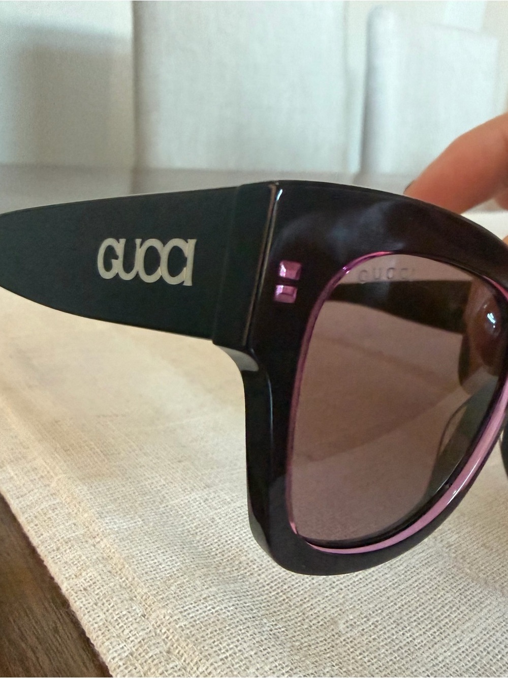 Gucci Black Cat-Eye Sunglasses with Pink Accents - Picture 4 of 6